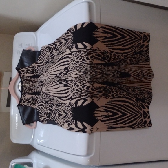 BEBE Short Cocktail Dress w Leather Accents - Picture 5 of 8